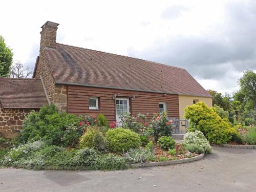 Gîte Saint-Mars-d'Égrenne, 2 pièces, 6 personnes - FR-1-497-149