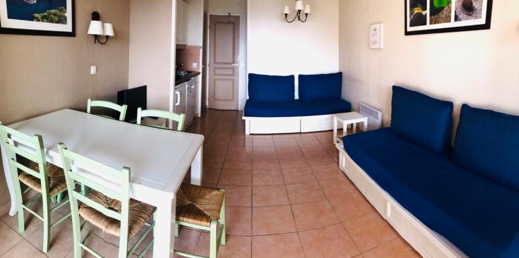 Gîte Saint-Mars-d'Égrenne, 5 pièces, 6 personnes - FR-1-497-1