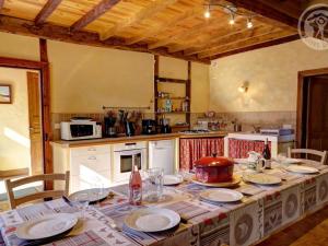 Maison de vacances Gîte Saint-Martin-la-Sauveté, 6 pièces, 10 personnes - FR-1-496-128 Avez 42260 Saint-Martin-la-Sauveté Rhône-Alpes