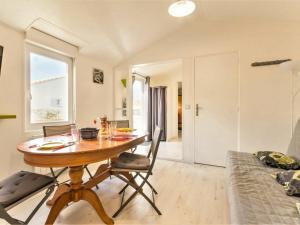 Gîte Saint-Michel-Chef-Chef, 2 pièces, 3 personnes - FR-1-306-963