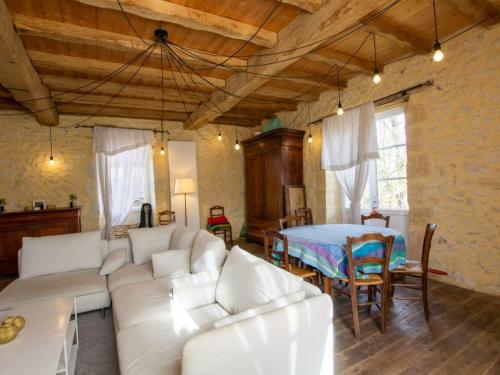 Gîte Saint-Pierre-de-Chignac, 6 pièces, 11 personnes - FR-1-616-221