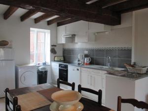 Gîte Saint-Priest-d'Andelot, 4 pièces, 6 personnes - FR-1-489-169