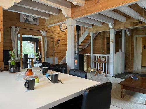 Gîte Saint-Rémy-en-Rollat, 5 pièces, 6 personnes - FR-1-489-370