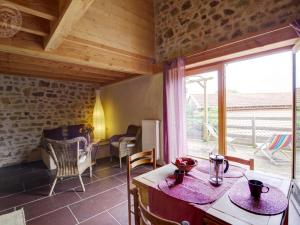 Maison de vacances Gîte Saint-Romain-d'Urfé, 3 pièces, 4 personnes - FR-1-496-189 Gaud 42430 Saint-Romain-dʼUrfé Rhône-Alpes