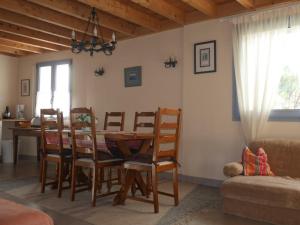 Gîte Saint-Romain-en-Jarez, 4 pièces, 6 personnes - FR-1-496-34