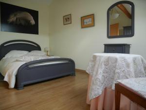 Gîte Saint-Romain-en-Jarez, 4 pièces, 6 personnes - FR-1-496-34