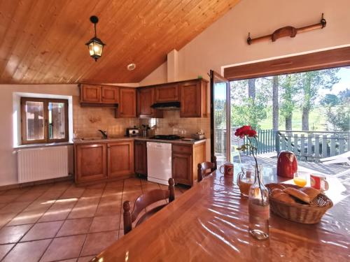 Gîte Saint-Romain-Lachalm, 1 pièce, 2 personnes - FR-1-582-264