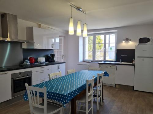 Gîte Saint-Sigismond, 4 pièces, 6 personnes - FR-1-590-117