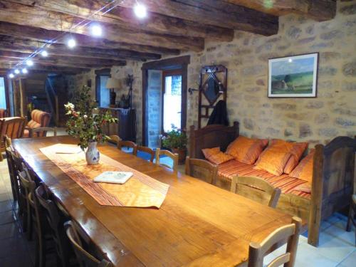 Gîte Saint-Symphorien-de-Thénières, 6 pièces, 12 personnes - FR-1-601-47