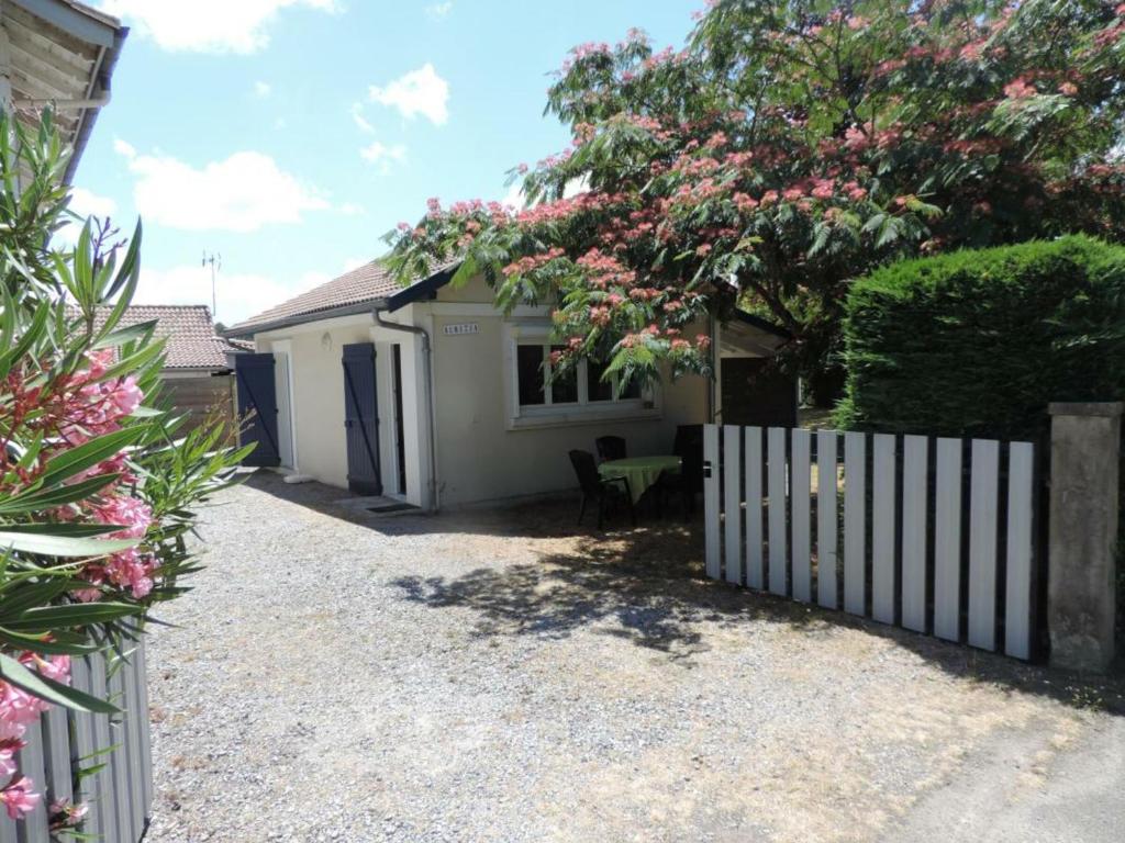 Maison de vacances Gîte Sainte-Eulalie-en-Born, 2 pièces, 3 personnes - FR-1-360-697 177 rue SAINT-Eutrope albizzia SAINTE-EULALIE-EN-BORN 40200 Sainte-Eulalie-en-Born