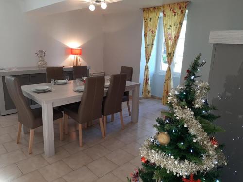 Gîte Salles-Lavalette, 3 pièces, 6 personnes - FR-1-653-78
