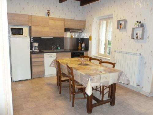 Gîte Sévérac-d'Aveyron, 4 pièces, 6 personnes - FR-1-601-171