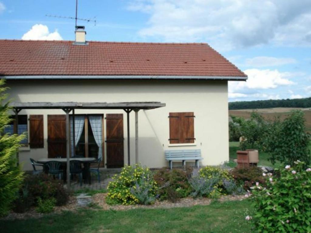 Maison de vacances Gîte Sionviller, 3 pièces, 4 personnes - FR-1-584-38 8 Place de l'Église 54300 Sionviller