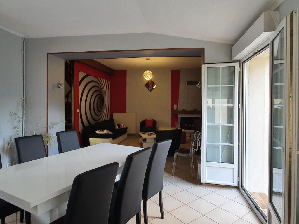 Gîte Sivry-sur-Meuse, 4 pièces, 6 personnes - FR-1-585-50 81 route nationale, 55110 Sivry-sur-Meuse