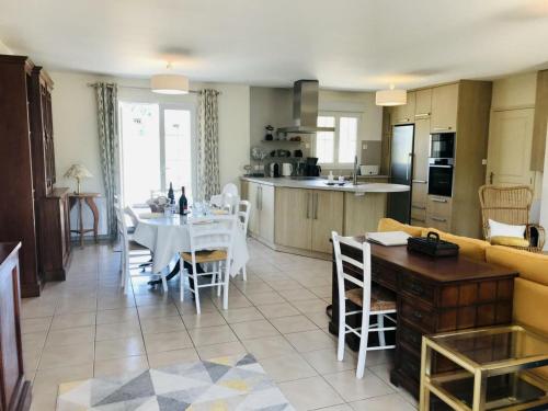 Gîte Vallières-les-Grandes, 4 pièces, 6 personnes - FR-1-491-295