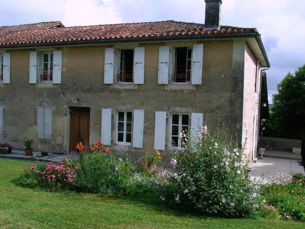 Gîte Vaux-Lavalette, 5 pièces, 8 personnes - FR-1-653-69 2 Allée de Bellevue, 16320 Vaux-Lavalette