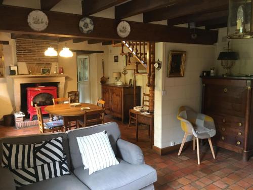 Gîte Veuil, 4 pièces, 6 personnes - FR-1-591-287