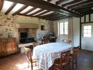 Gîte Villeneuve-en-Perseigne-La Fresnaye-sur-Chédouet, 3 pièces, 4 personnes - FR-1-410-190
