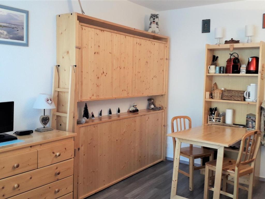 Gîte Villeneuve-sur-Allier, 3 pièces, 4 personnes - FR-1-489-372