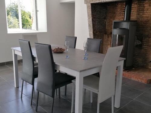 Gîte Villiers-Charlemagne, 3 pièces, 4 personnes - FR-1-600-144