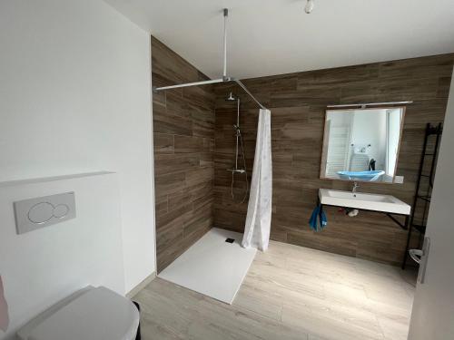 Gîtes de groupe (18/20 pers) avec piscine chauffée