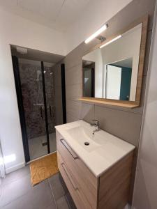 Gîtes de groupe (18/20 pers) avec piscine chauffée