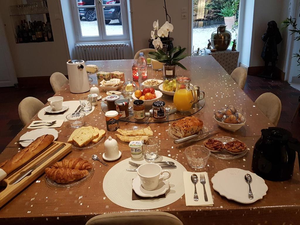 Gîtes de Vanzay - superb gîte - 3 bedrooms with private pool