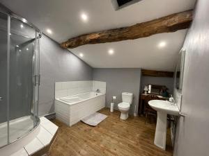 Gîtes de Vanzay - superb gîte - 3 bedrooms with private pool