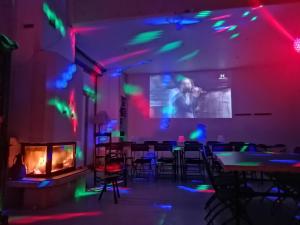 GITES DU DOUL 21 pers avec salle 50m2 attenante, PMR, Carcassonne 45kms