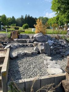 Gleis 1, Eisenbahn Waggon mit Whirlpool und Ofen
