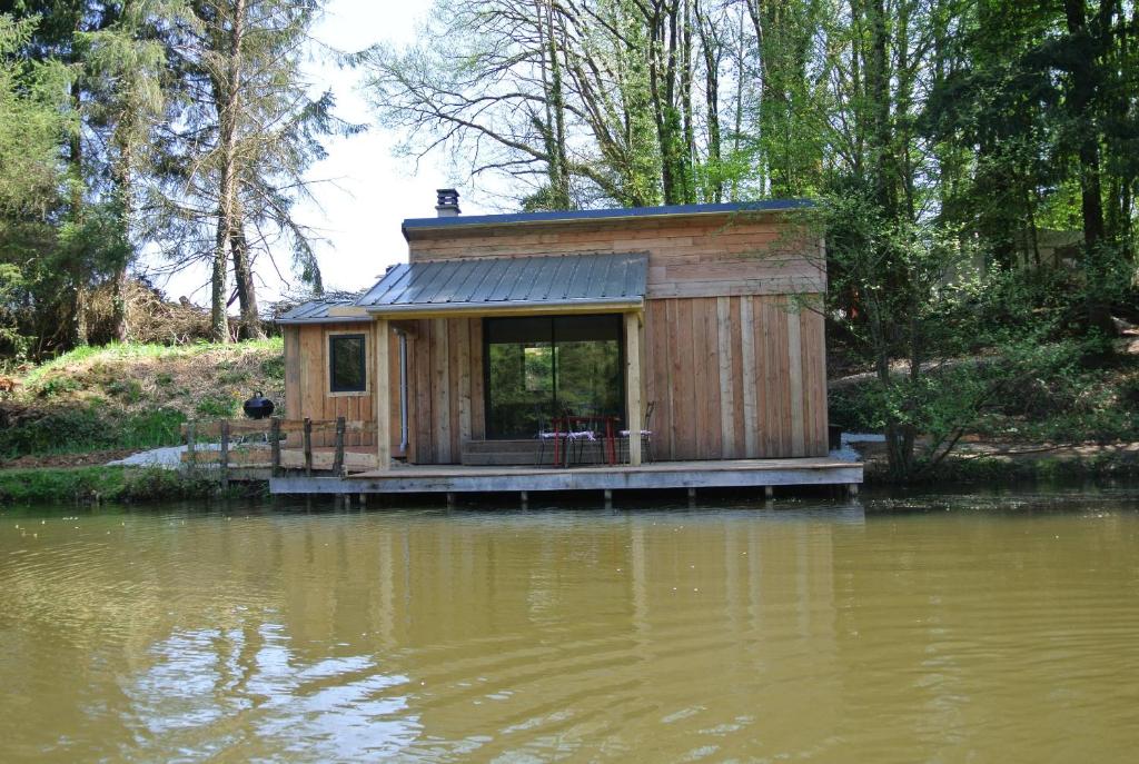 Maison de vacances GoGreen Cabin Les Brousse 24450 Saint-Priest-les-Fougères