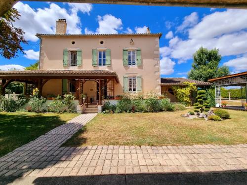 Gorgeous 5-Bedroom Farm House Lot-et-Garonne