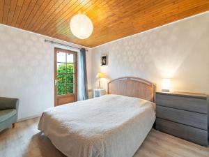 Gorgeous Holiday Home in Loubejac with Garden