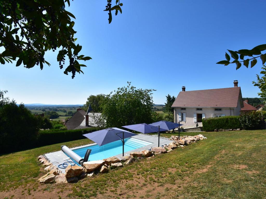 Gorgeous Holiday Home in Martigny le Comte with private Pool , 71220 Martigny-le-Comte