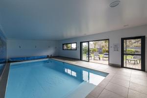 GOVIHAN - Maison 8p avec piscine commune