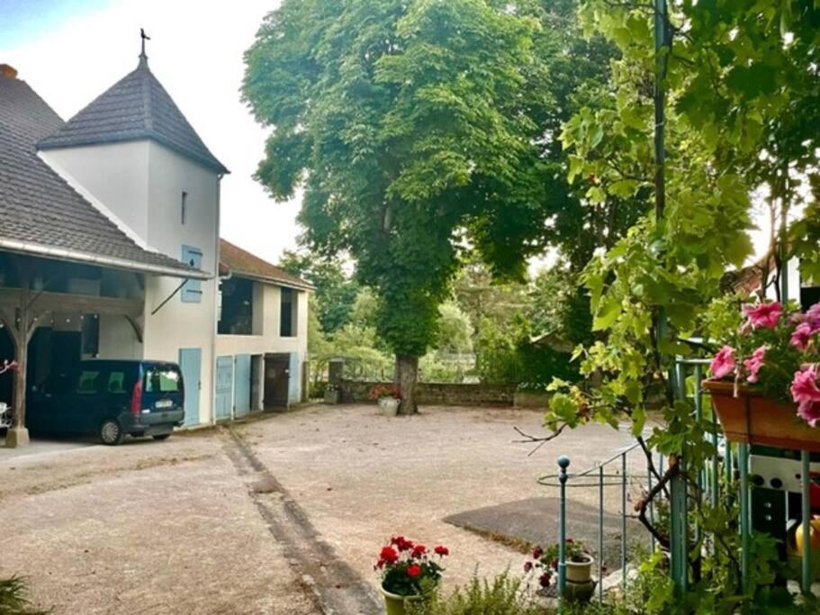 Grand family home in the heart of Burgundy! 10 Rue du Pont, 71510 Saint-Berain-sur-Dheune