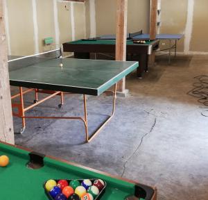 Grand gite 14 personnes ,cour ,salle de jeux, proche du village , commerces