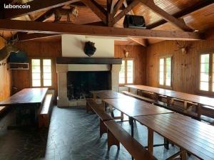 Grand gîte dans un parc arboré