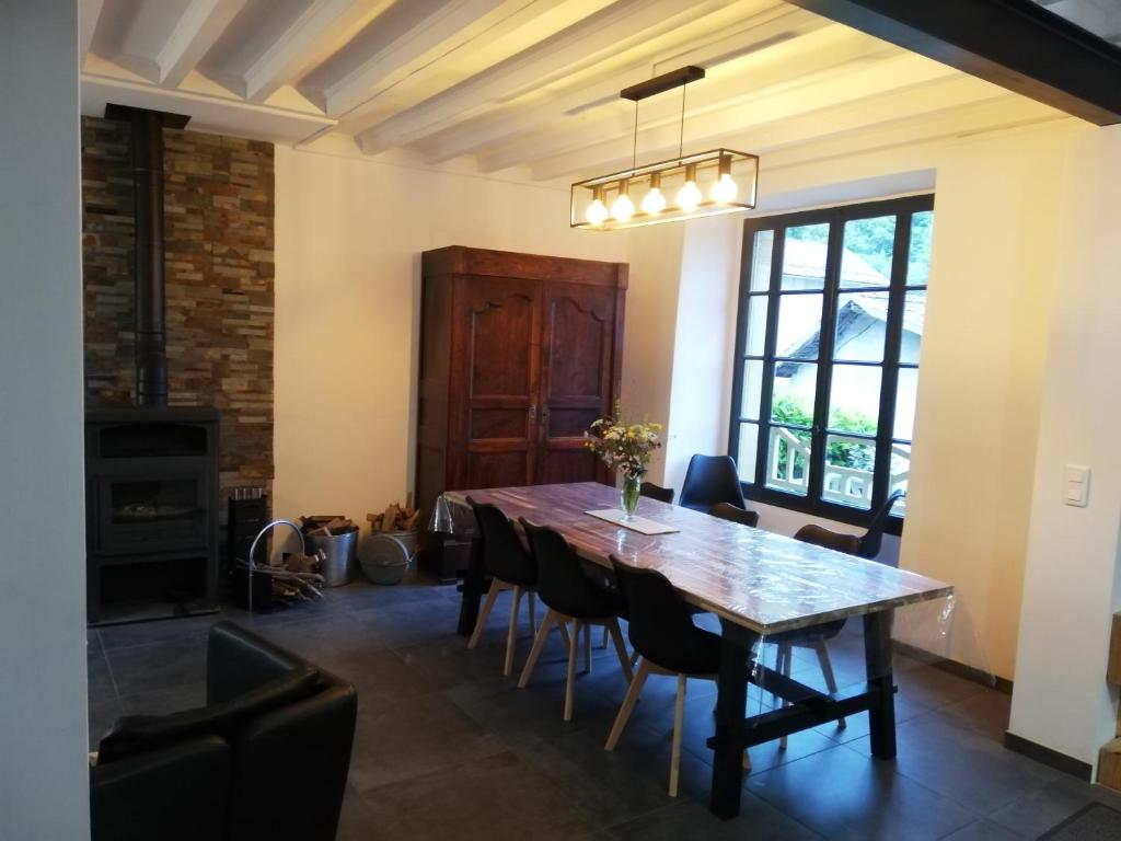 Maison de vacances Grand gîte rénové au coeur d'un charmant village. Arquizat Village 09400 Miglos