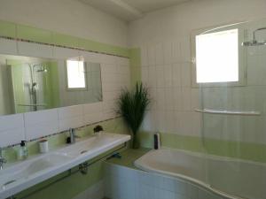 Grand mas provençal extra muros