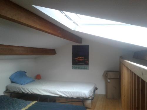 grand studio de plein-pied quartier calme proche centre