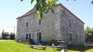 Maison de vacances grande girondine aux portes du perigord fenetre 24230 Bonneville-et-Saint-Avit-de-Fumadières Aquitaine