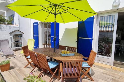 Grande maison au calme 150m plage, centre village.