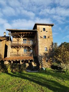 Maison de vacances Grande maison de caractère en pierres -superbe vue Les Teulières 46210 Saint-Cirgues Midi-Pyrénées