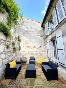 Grande maison de ville rénovée avec cour et fibre