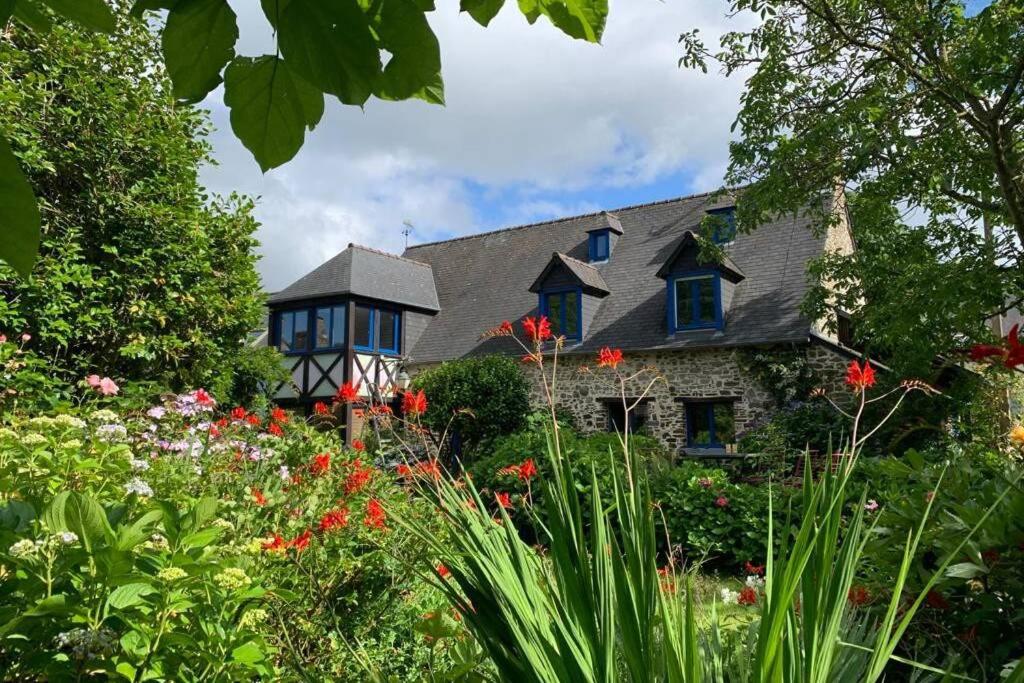 Maison de vacances Grande maison en pierre, calme, jardin arboré. 12 Le Haut Foligné 35120 Roz-Landrieux