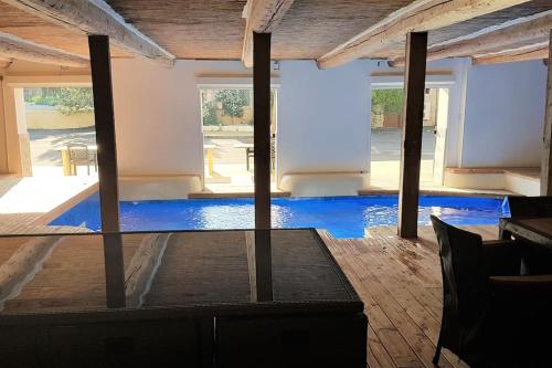 Grande maison familiale avec piscine couverte