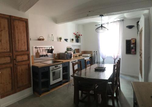 Grande Maison Village proche Verdon avec garage pour moto vélo