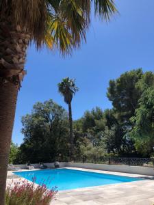 Grande propriété avec Piscine et Terrain de tennis privés