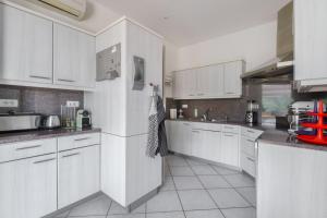 Maison de vacances Grande villa avec PISCINE et TERRASSE 1 Allée des Chênes Verts 30400 Villeneuve-lès-Avignon Languedoc-Roussillon